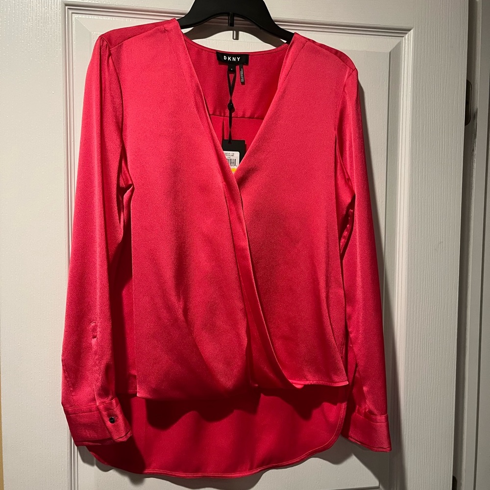 DKNY HIGH LOW FAUX WRAP BLOUSE SIZE MEDIUM IN PINK NWT! - Picture 4 of 5